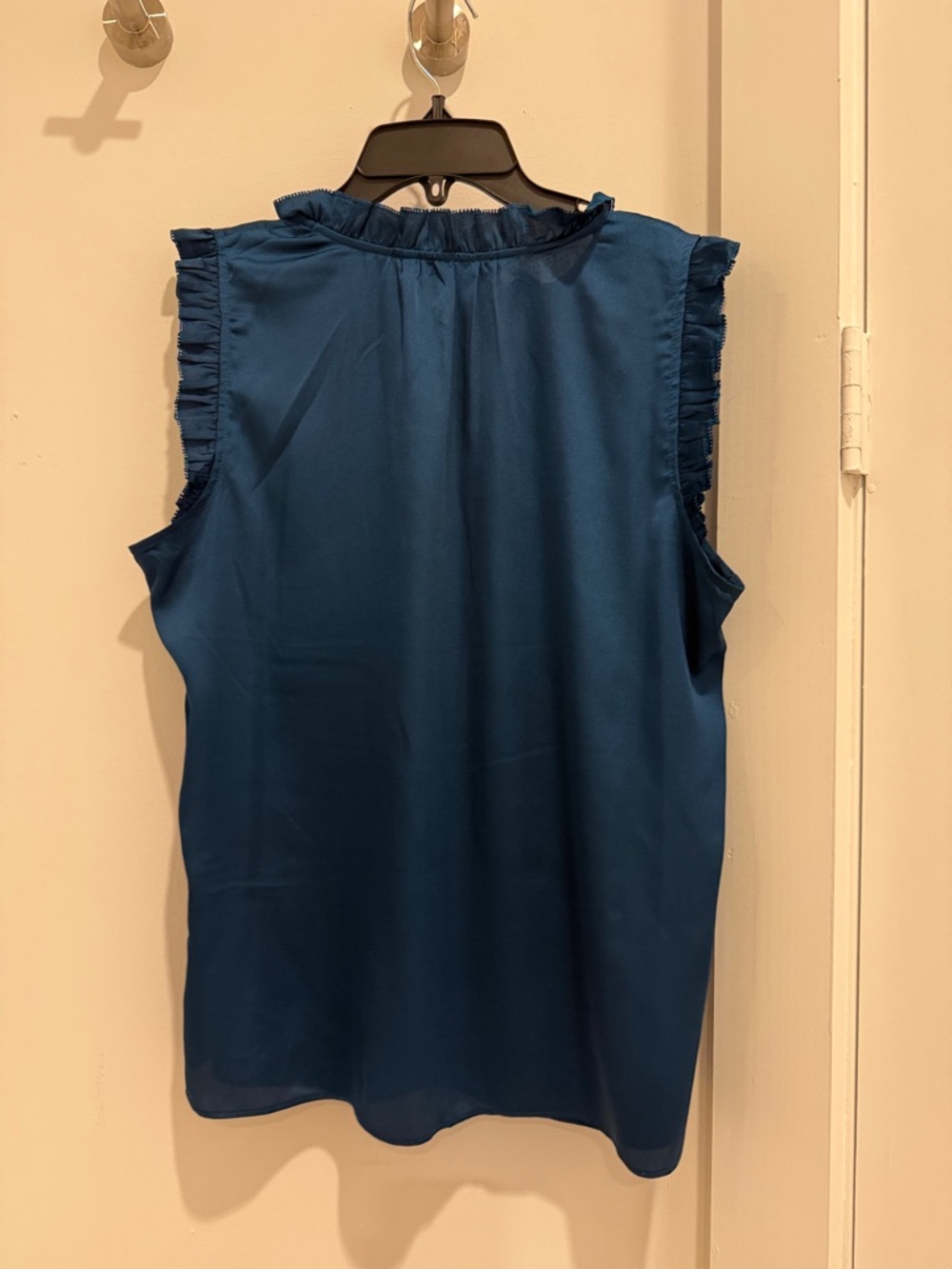 White House Black Market Teal Sleeveless Ruffle-Neck Camisole Pre Owned - Picture 5 of 5